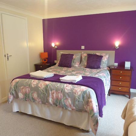 Neuadd Wen Guest House Carmarthen Extérieur photo